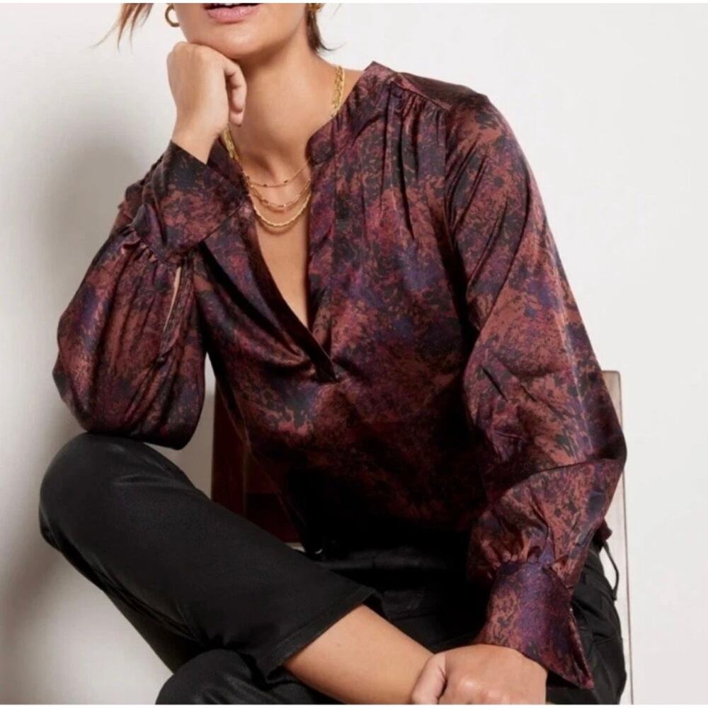 Evereve Ava Abstract Satin Top V-Neck Long Sleeve Dressy Burgundy Rust Black S